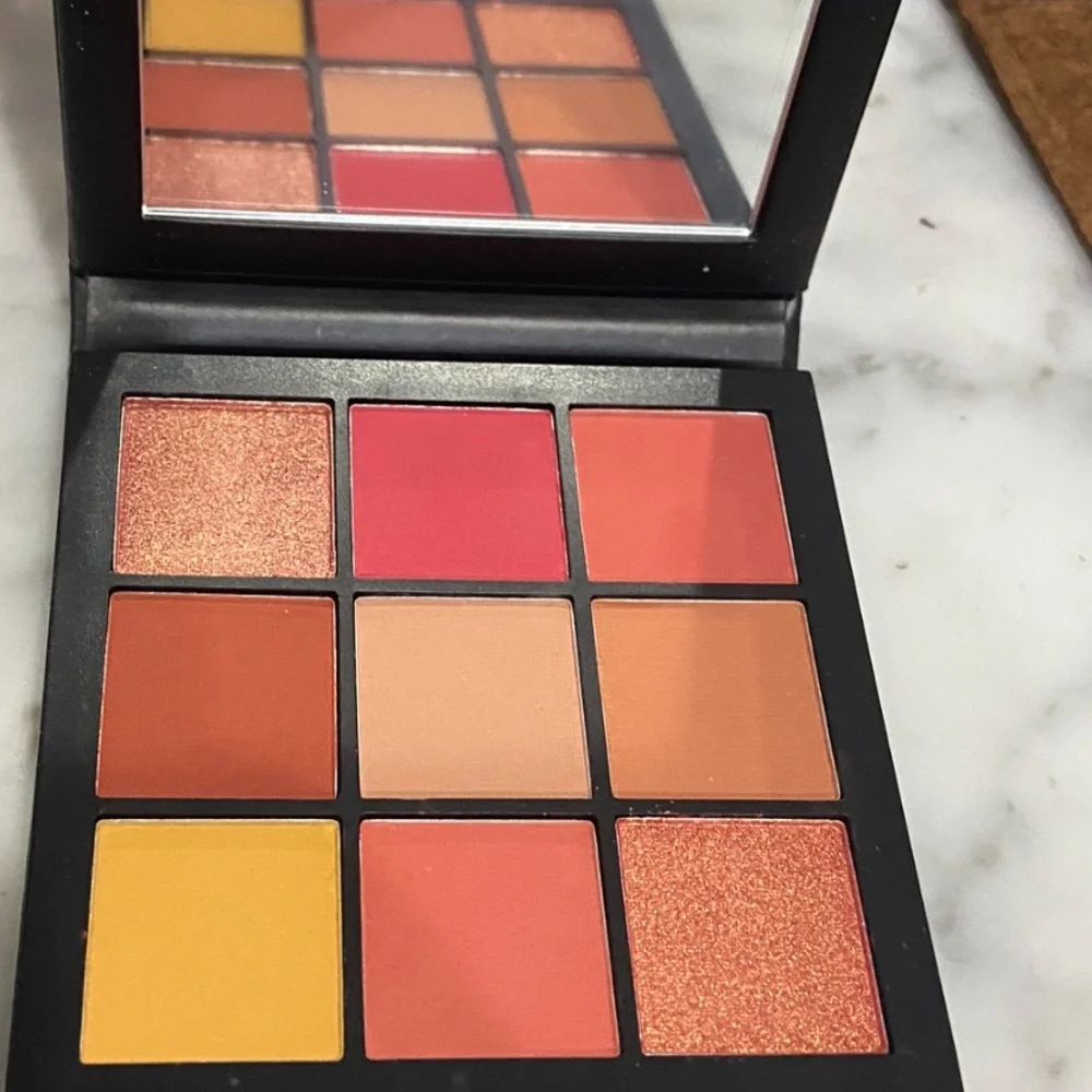 HUDA.    Coral eyeshadow,  stocking stuffers gift item - Picture 5 of 5